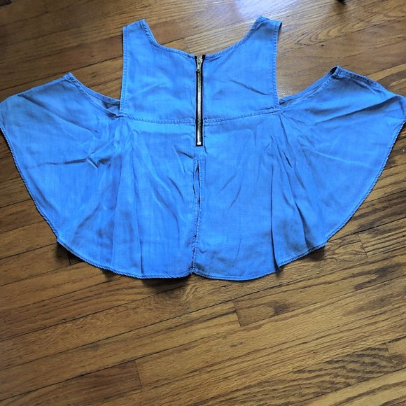 GUESS Blue Cold Shoulder Cropped Top - Picture 5 of 9